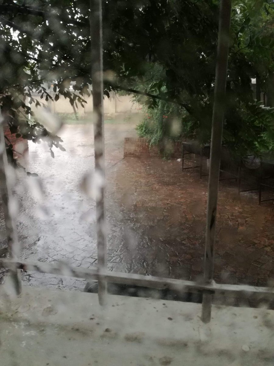 ReenvalSA's tweet photo. #Reën emmersvol (vir meer as 20 min) met #Swaar weer - #Heidelberg_Gauteng 📸Raymond Malan.
@SAWeatherServic @eNCAWeather @sawx_sa_weather @AfricaWeather_ @venter_annette @Weather4Africa @JoelGuy_ https://t.co/SLPgUIoeQX