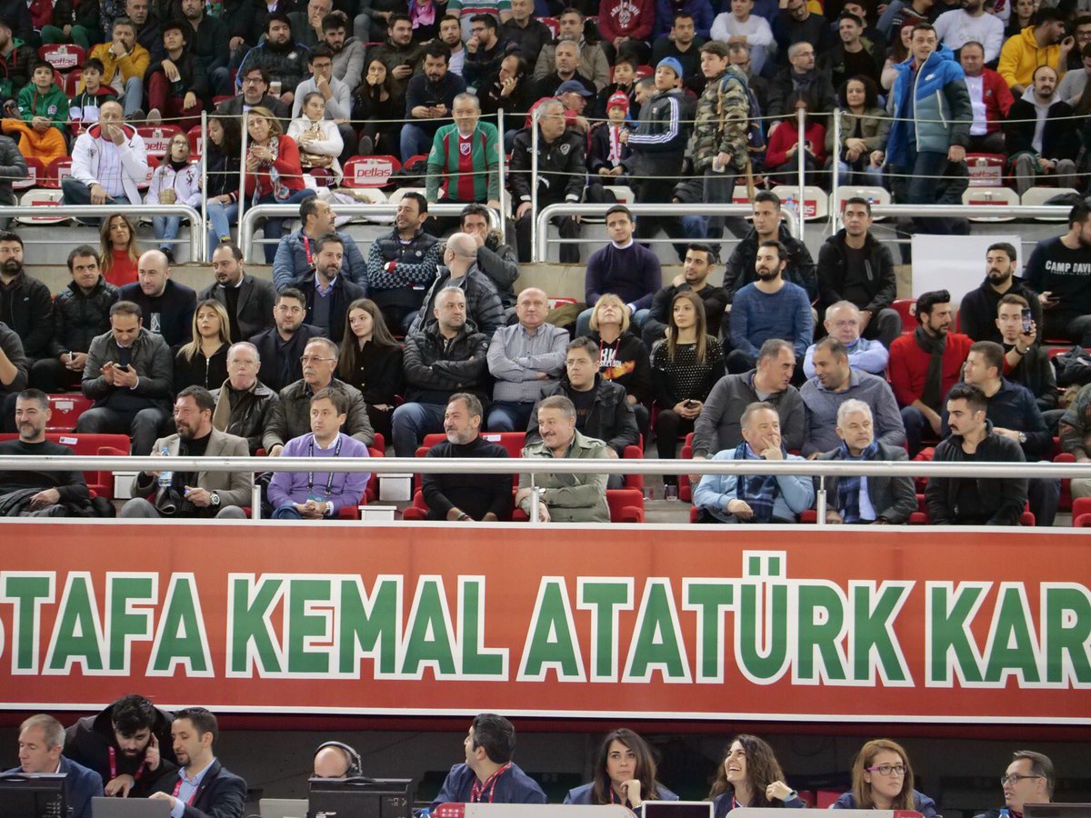 BKBasketbol's tweet photo. 3 il, 10 ayrı kampüsten gelerek her zaman olduğu gibi bizleri İzmir deplasmanında yalnız bırakmayan; @BKkarsiyaka , @BK_Guzelbahce , @izmirbahcesehir , @bkcicekli , @aydinbahcesehir , @BK_Nazilli , @TorbalBahcesehr , @kusadasi_BK , @BK_Salihli kampüslerimize çok teşekkür ederiz🙏 https://t.co/saymcQP3xd