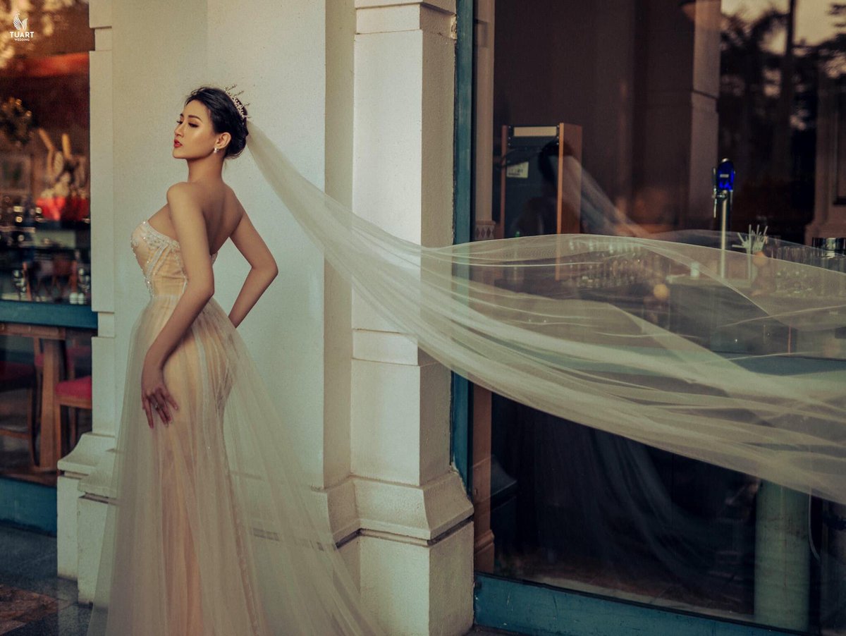 Vpop_On's tweet photo. [#PHOTOSHOOT] Bonnie do grupo misto R.E.D para a marca TuArt Wedding https://t.co/8cJTXrrQ57