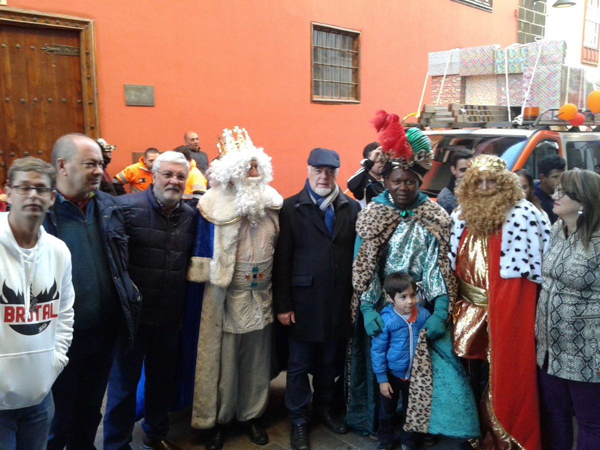 estebanafonso's tweet photo. Como todos los años el @OrfeonLaPaz100 recibió a sus Majestades Los Reyes Magos!!!! Gracias a todos los que han aportado en este día. https://t.co/s27rJ2Jxvw