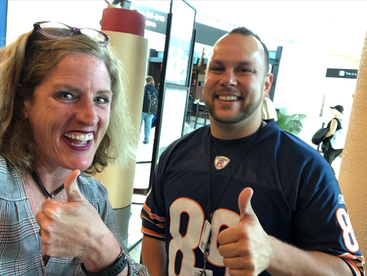 spiesey's tweet photo. Sign of good things to come
When your waiter at the Florida airport is sporting a Ditka Jersey? #scoregal Gobears! #homebeforekickoff!
#chicagothing https://t.co/5cMiC65vEy