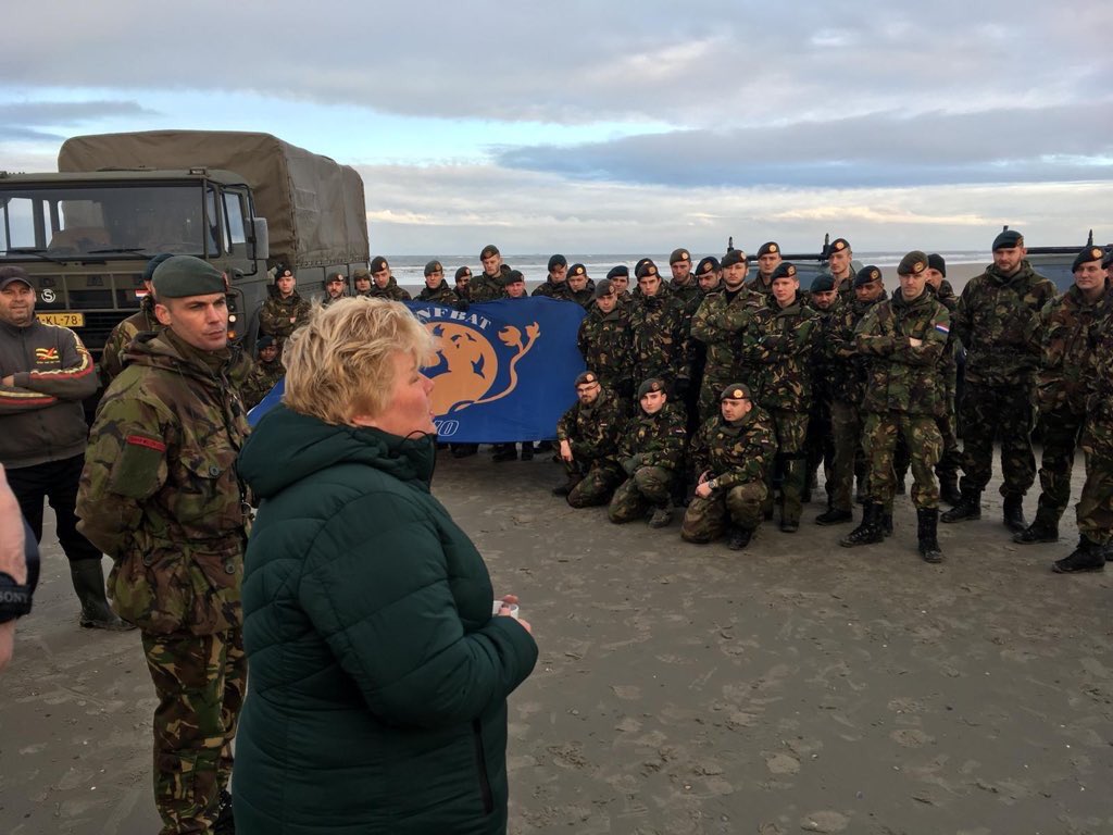 Burgemeester <a href="/inekevangent/">Ineke van Gent</a> van <a href="/gemeenteschier/">Gem. Schiermonnikoog</a> #Schiermonnikoog neemt, dankbaar voor hun inzet, afscheid van onze militairen bij hun vertrek. A job well done!