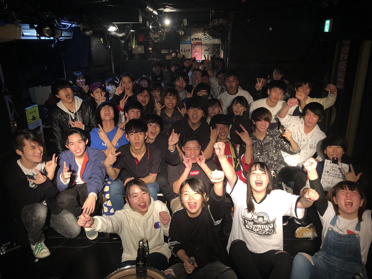 izumi_meeno's tweet photo. 今日来て頂いた方々、出て頂いたバンドさん達本当に本当にありがとうございました！
下克上なんてだいそれたことを言っといてできたとは思ってません…笑
でも確かに、1番楽しかったライブになりました。

皆さんインフルエンザが広がってきてるので体調には気をつけて下さいね

お疲れ様でしたァ！ https://t.co/OLx8oeWOlH