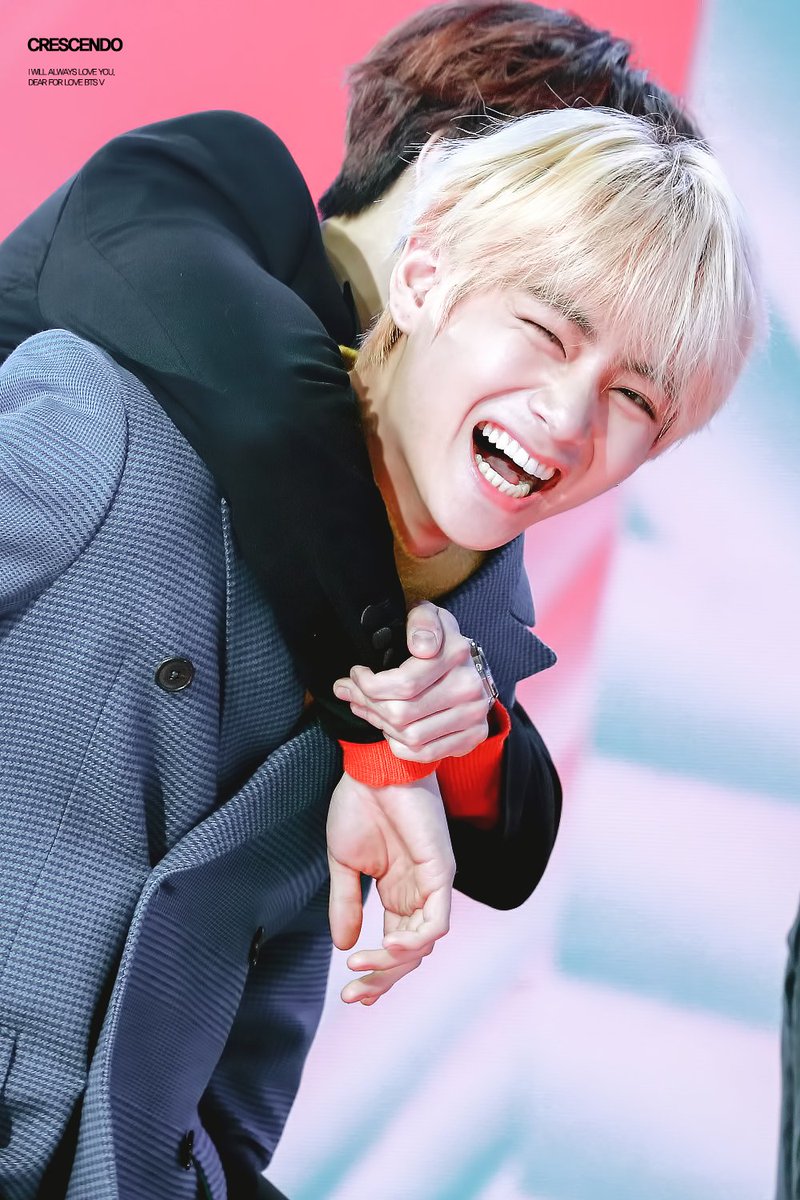 crescendo_1230's tweet photo. 190106 #뷔 #태형 #태태 #V 
집에와서 보니 핀이 나가버려서
올릴까 말까 고민했는데..
기다리실꺼 같아서 ㅠㅡㅠ💦
#taehyung #방탄소년단 #BTS @BTS_twt https://t.co/mRzf98j6xz