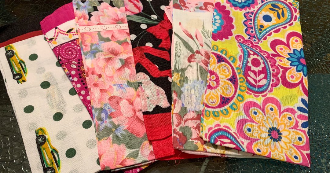 Wrinkledrunner1's tweet photo. Got these handkerchiefs to make my long runs more fun in the winter! I like to use something more solid instead of tissues, and these are more fun than plain white!
#marathontraining #runnersissues #runbuffalo https://t.co/l20vwZI7bu