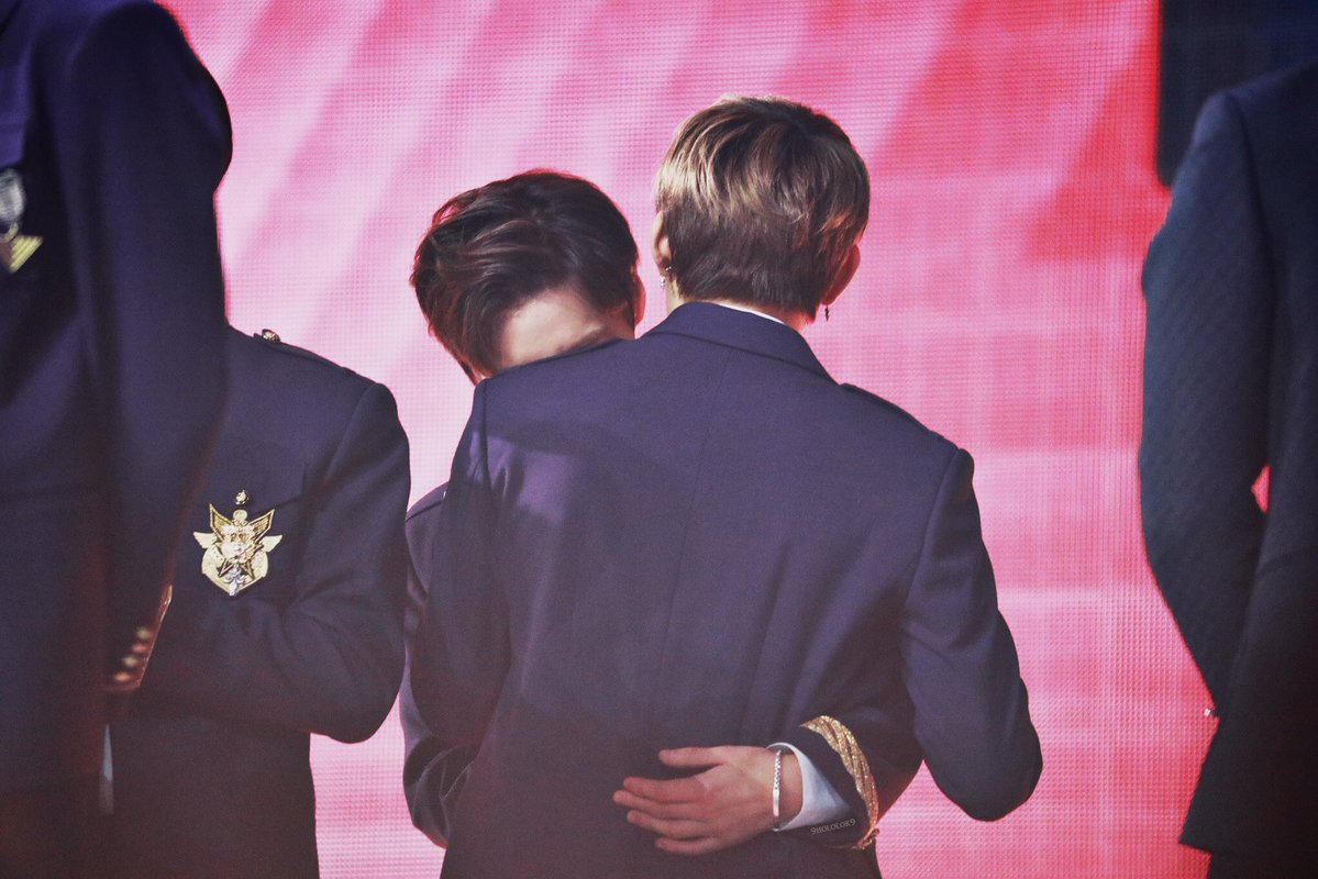 poppymamie's tweet photo. ทูพัครูปนีคือทัชมาก เป็นอีกคู่ที่กูเชื่อใจในความสัมพันธ์ เพื่อนคนเดียวในวง เล่นด้วยกัน กินนอนด้วยกัน เป็นผู้ใหญ่ไปพร้อมๆกัน ผ่านช่วงเวลาสำคัญของชีวิตด้วยกันมาตั้งมากมาย ยังไงก็ไม่ลืมกันอ่ะ เบสเฟรนด์ฟอเอเว่อว่ะ ว่างๆก็มาเจอกันบ่อยๆนะน้อง https://t.co/90Kfikdz9k