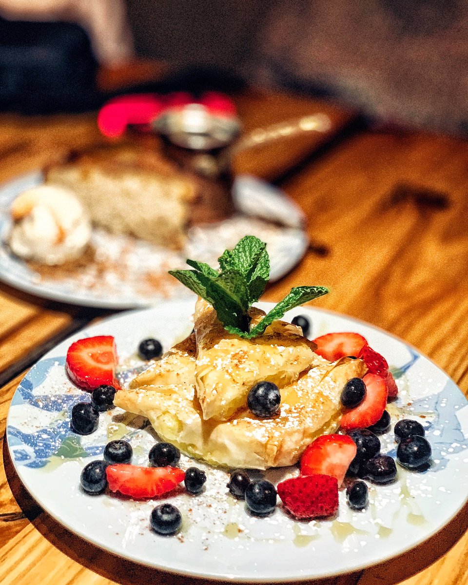 justtututiny's tweet image. @CommitteeBoston offers Mediterranean food that is both simple and shareable with classic meze style dining full of all kinds of small plates + spreads. Well-crafted cocktails, delicious food &amp;amp; trendy atmosphere 🖤 #bestofboston #bostonfoodies #mediterraneanfood