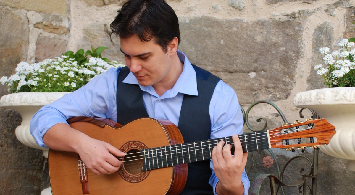 AtkinsonThe's tweet photo. Tomorrow at 12:30pm enjoy a slice of #cake and a #classical performance from @jongjylaci Classical Guitarist. 🎸 'The Guitar at Lunchtime' is brought to you by L'Orchestra dell'Arte. 🍰☕️ £12.00 https://t.co/Lan2geGkNj https://t.co/cEjgjHT2jT