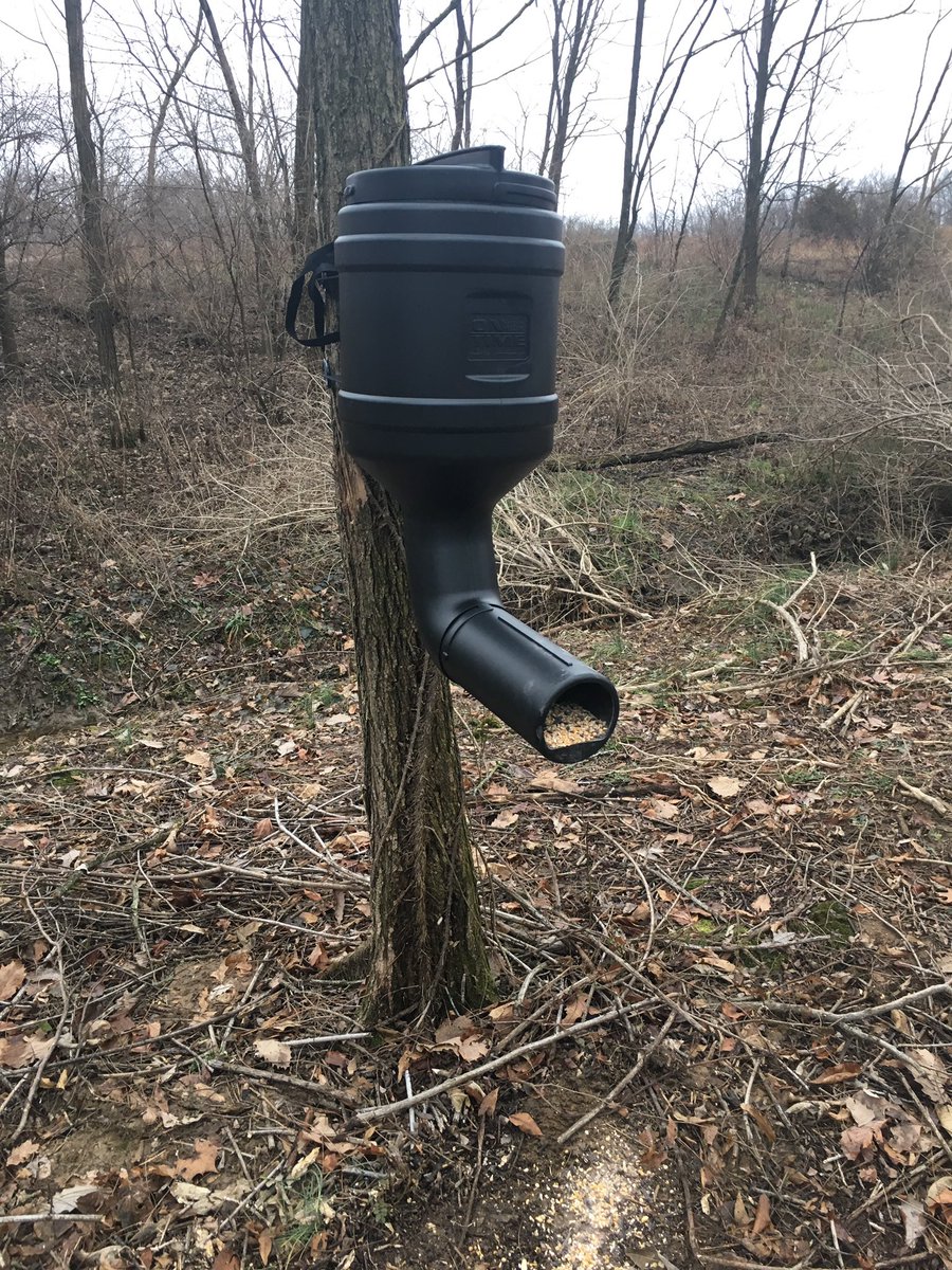 thedeerbarn's tweet photo. Box stores only carry your deer feeding needs a few months a year. Here at The Deer Barn we are here for you and your herd year round. Come see us after the BIG Stores are done with hunting season.  #shopsmall #shoplocal #healthyherd #farmingfordeer #wegrowbigracks @thedeerbarn https://t.co/bi5FWBs0SV