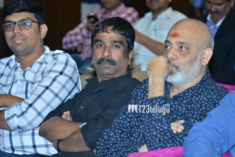 123telugu's tweet photo. Photos : #Petta Pre Release Event (#Rajinikanth)
https://t.co/EVKxPUFLC4
#PettaPreReleaseEvent #Rajinikanth #VijaySethupathi #Simran #TrishaKrishnan #AnirudhRavichander #KarthikSubbaraj #KalanithiMaran https://t.co/YcqIdeQm6h