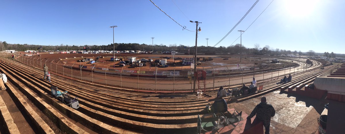trevorgonzo_'s tweet photo. I have arrived at the Talladega Short Track for todayโs #IceBowl2019 race paying $6,000 to win #itsmuddy https://t.co/sOR7c9Km5r