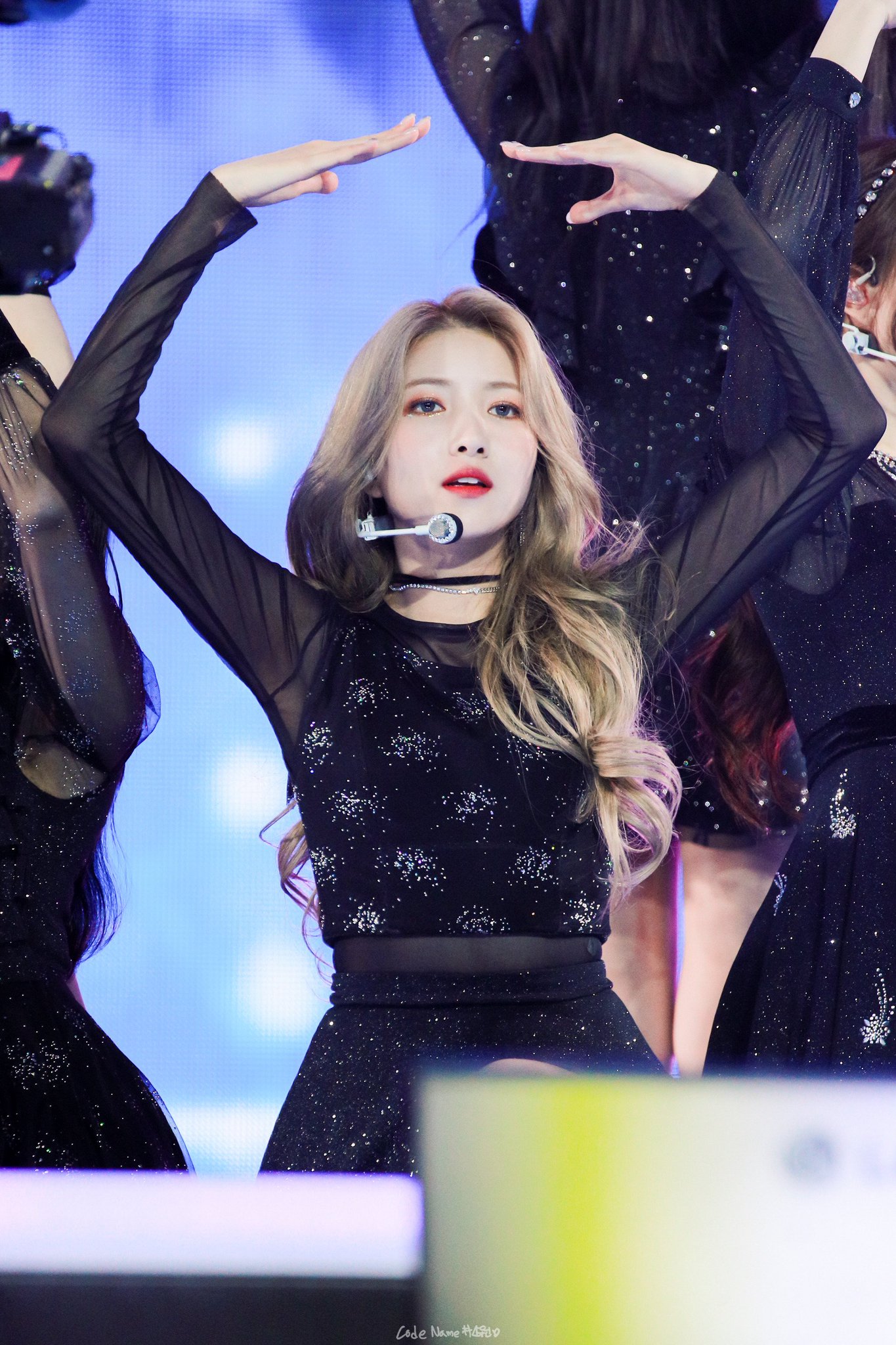 DwPS97VVYAAV-eH.jpg:large