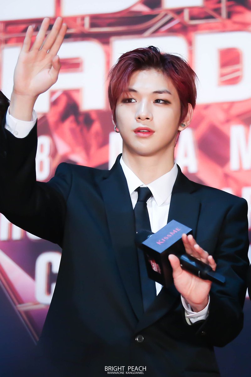 BrightPeach1210's tweet photo. 181212 MAMA in JAPAN REDCARPET #강다니엘 #다니엘 #KangDaniel #Daniel #워너원 #WannaOne
포토 미션 봄바람🌸

🔗https://t.co/ZB1CufeDm7
🔗https://t.co/r3jJMgGGga https://t.co/TcbQ6vT2MA