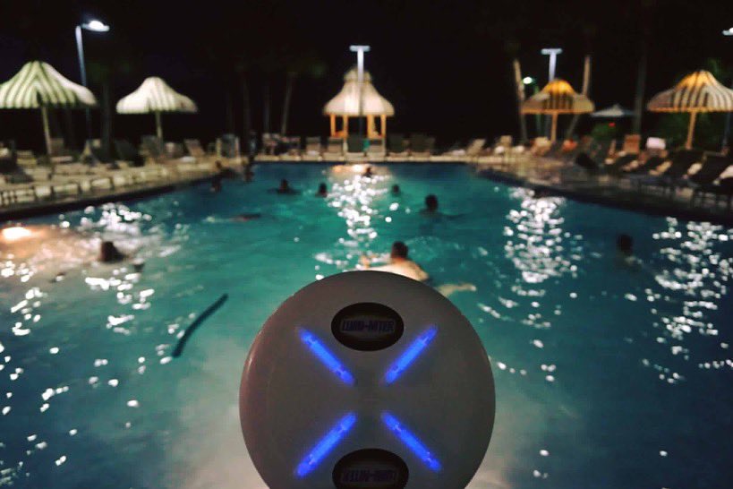 FlitebyNite's tweet photo. Hanging out in Cabo with the family for winter break, loving some pool time at night!  Lumi-Niter is waterPROOF and floats making all of your wet and wild vacations a huge hit!  #SwimmingTilMidnight #WinterBreakRocks https://t.co/785enp1zqz