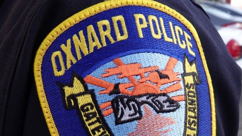 vcstar's tweet photo. Oxnard police chased down a suspect who discarded a gun, and an officer suffered head lacerations in the incident, authorities said. In the end, Robert Navarro, 28, of Oxnard, was arrested. https://t.co/KAzC09c8LU https://t.co/j5b4m1mYZR