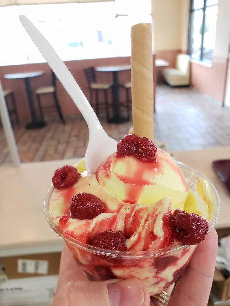 Today we bring you Lemon Raspberry Custard, also KitKat Swirl!

#WestAllis #Milwaukee #frozencustard #icecream #itsabigdeal