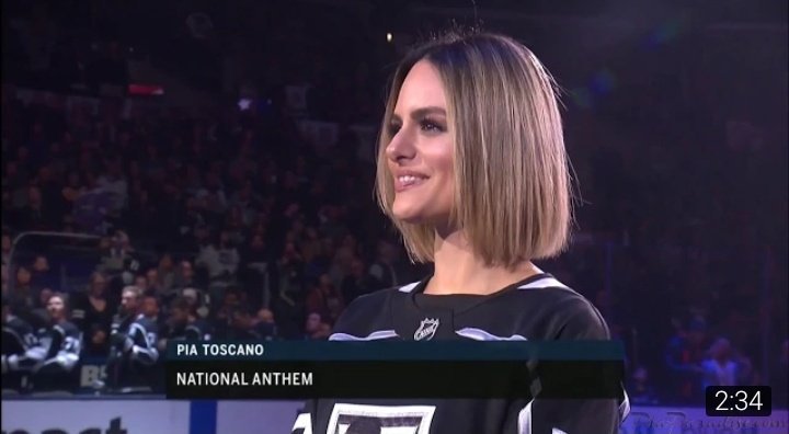 PiaToscanoSpain's tweet photo. 🎬 #VIDEO

🔵Pia Toscano sings the National Anthem for the LA Kings at the Staples Center.
🔴Pia Toscano canta el himno nacional para los LA Kings en el Staples Center.

▶️https://t.co/fkIQSUcoz0

Via @PiaParadise https://t.co/0PLOFgSDhc
