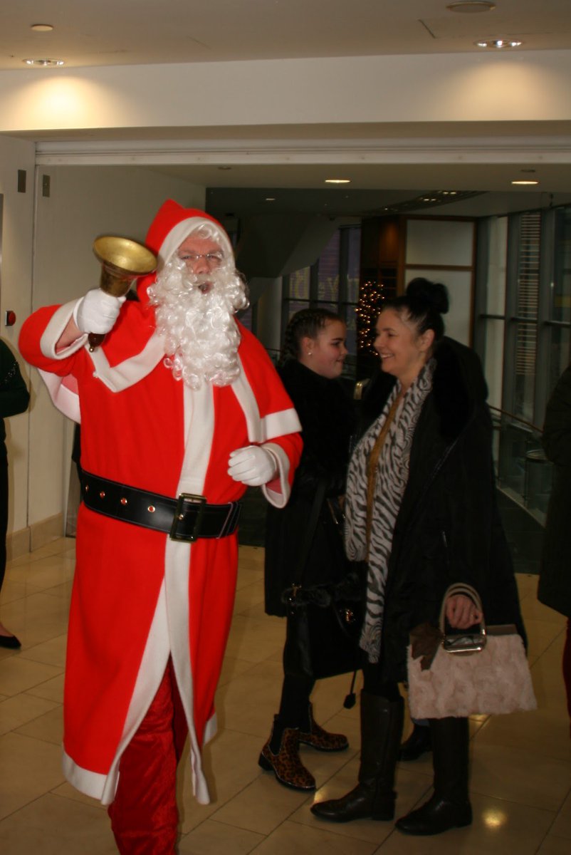 Waterfront_Hall's tweet photo. A pleasure to host patients from the Royal Victoria Hospital Renal Department this afternoon for a pre-show disco, foodie faves &amp; a visit from Santa! Thanks to *NIKPA* who funded this fab event! 2019 Frozen Panto tickets now on-sale:  https://t.co/uiYKeGQvQY https://t.co/WudLsRI3BS