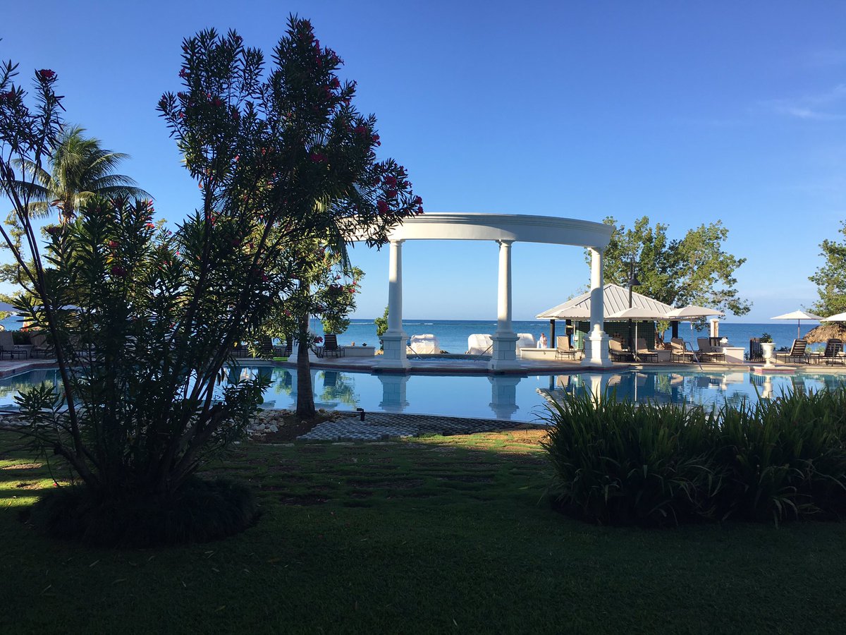 caleybedore's tweet photo. Working out of town this week! Nice view from the office ❤️ @SandalsResorts @CHEXNewswatch @1005FreshRadio #stepintosandals Details on how to win your way here online: https://t.co/indnMNTHUC https://t.co/3wITwgxwra