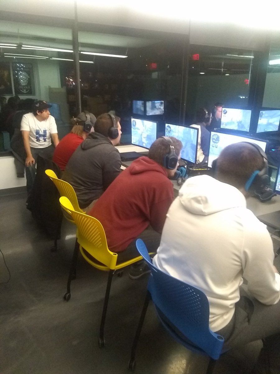 OHellhounds's tweet photo. A behind the scenes look at the scrims from last night! #AggressionisKey #WelcometoHell https://t.co/7GQaCaRW0p
