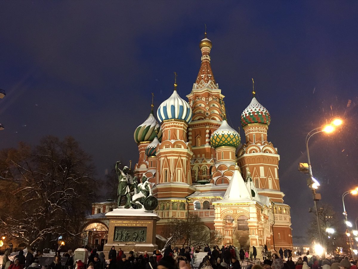 SholaJadi's tweet photo. #NewYear celebrations in #Moscow #Russia https://t.co/yI22W5d3B4