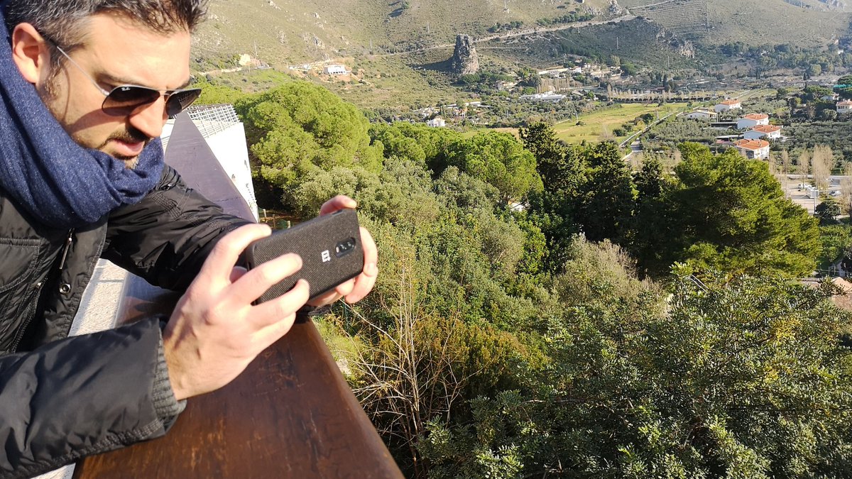 lucarallo's tweet photo. Mi piace definirmi un vero #OnePlusLover 📱 specialmente dopo aver trovato su @eBay_Italia il mio super regalo di #Natale che ho sfoggiato nel weekend di #Capodanno a #Sperlonga 🎇

È la 1st generation del Travel Backpack di @OnePlus 🤩 davvero super! #OnePlusLovers #ad https://t.co/HnjKdNDrib