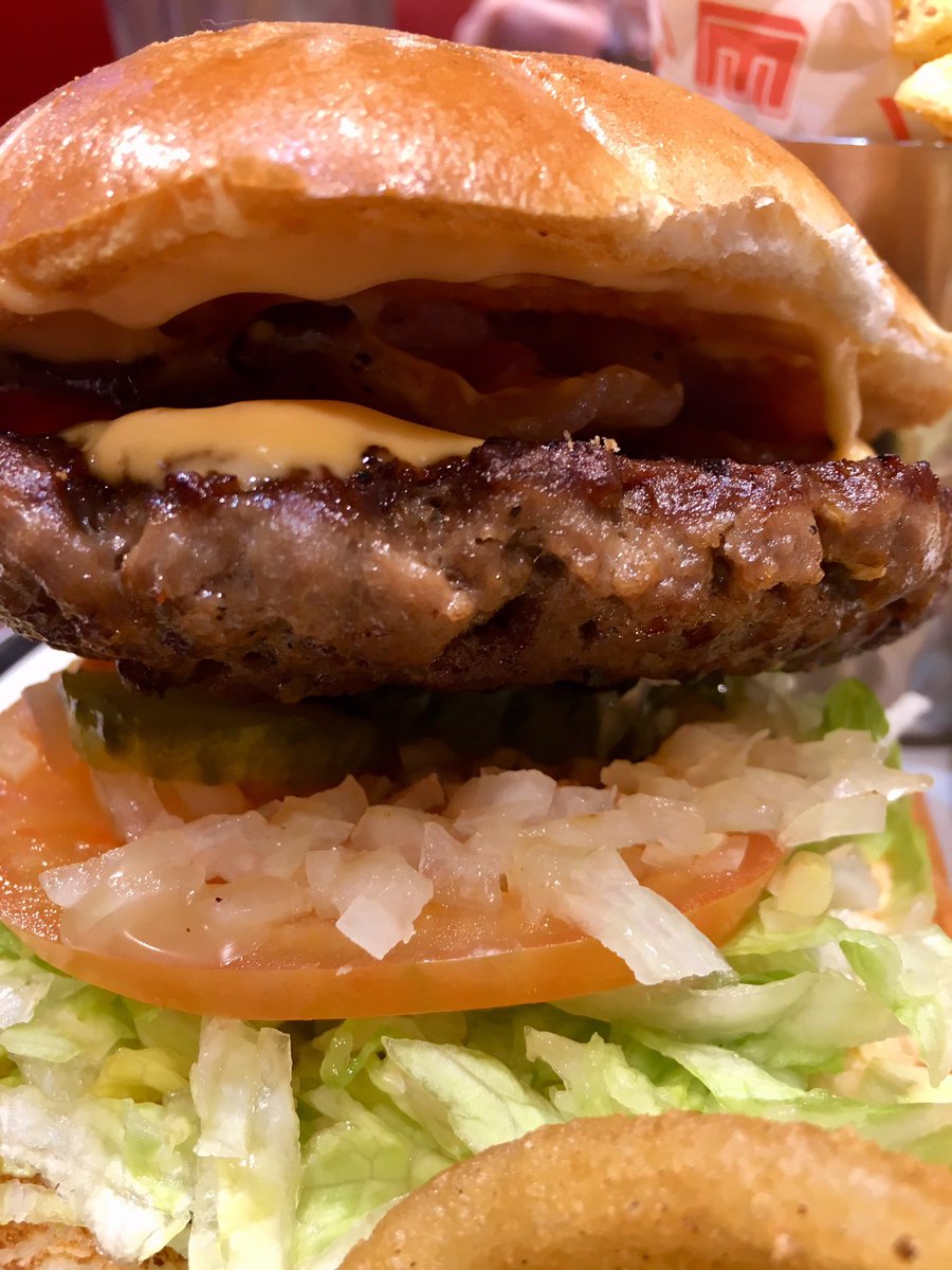 ALIENLODGE's tweet photo. @edsdiners Great burger, excellent food & service as always ! #edsdiner https://t.co/bLEus5HQ3F