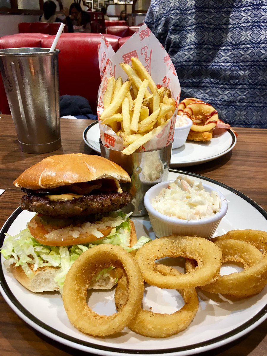 ALIENLODGE's tweet photo. @edsdiners Great burger, excellent food & service as always ! #edsdiner https://t.co/bLEus5HQ3F