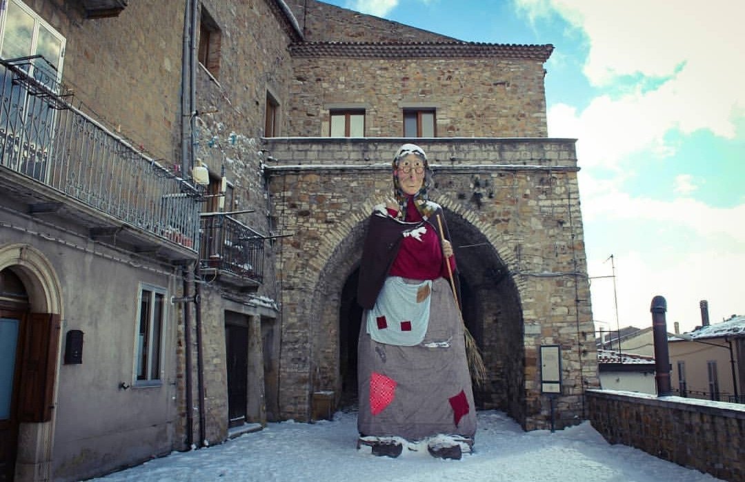 Buona #Epifania a tutti...❤🍭🍬🍫
non si è mai troppo grandi per festeggiarla.
#Befana2019 #snow #happy #Italy