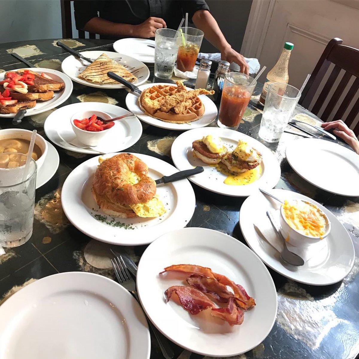 cafesoule720's tweet image. Brunch with #breetheredhead Thank you #NOLA #onetimeinnola #food