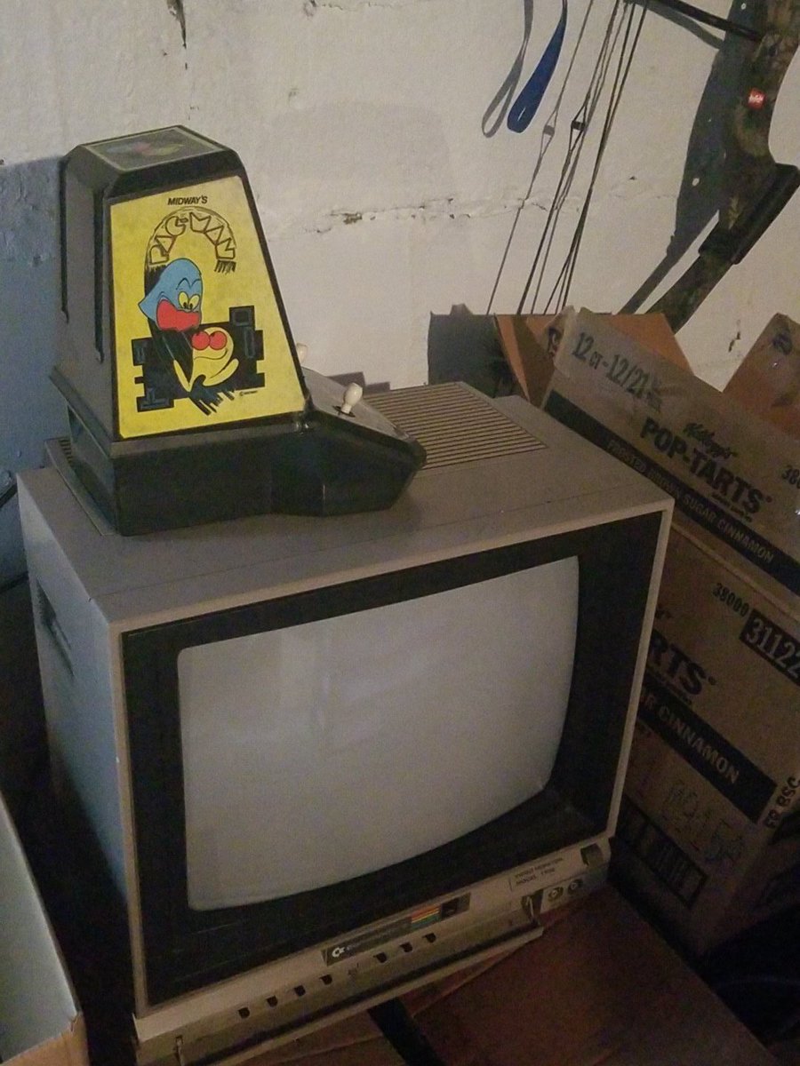 DavidYeater's tweet image. I'm organizing the basement today and look what I have found. #80sTreasures #MiniArcade #Commodore64 @digitalscream