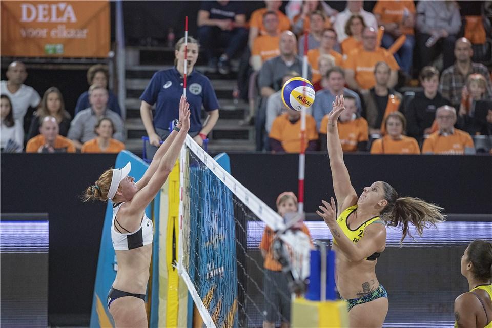 Brazil's 🇧🇷 Ana Patricia &amp; Rebecca win their 2nd #BeachWorldTour 🥇 of the season after winning the #DELABeachOpen 🏆! 

Recap a big Sunday in The Hague 🇳🇱: bit.ly/2FbCvQQ 

#BeachVolleyball