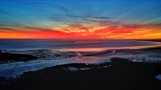 SortirdansMedoc's tweet photo. "F i r e s t u a i r e"
La #TeamMedoc vous propose ce merveilleux #lever de #soleil sur le #Medoc version 2019 - 📷 : @ndsprod33
// #Winter #Hiver #Sun #Sunrise #Skyporn #Sunrise_sunsets_aroundworld #Landscape #Landscapelovers #Naturelovers #Paysage #… https://t.co/Oi7sdMqnvr https://t.co/ADomyfnYu4