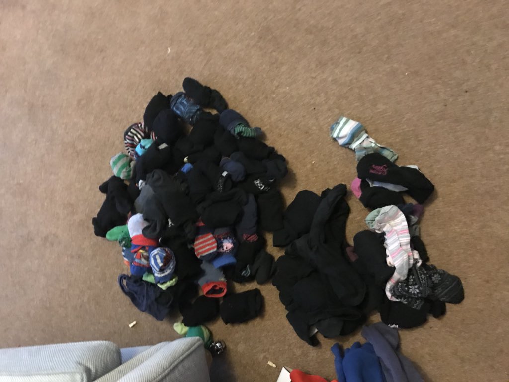 Launching a new game. The sock game: a daring game of concentration, precision and perseverance which will leave you with a mild feeling of satisfaction.