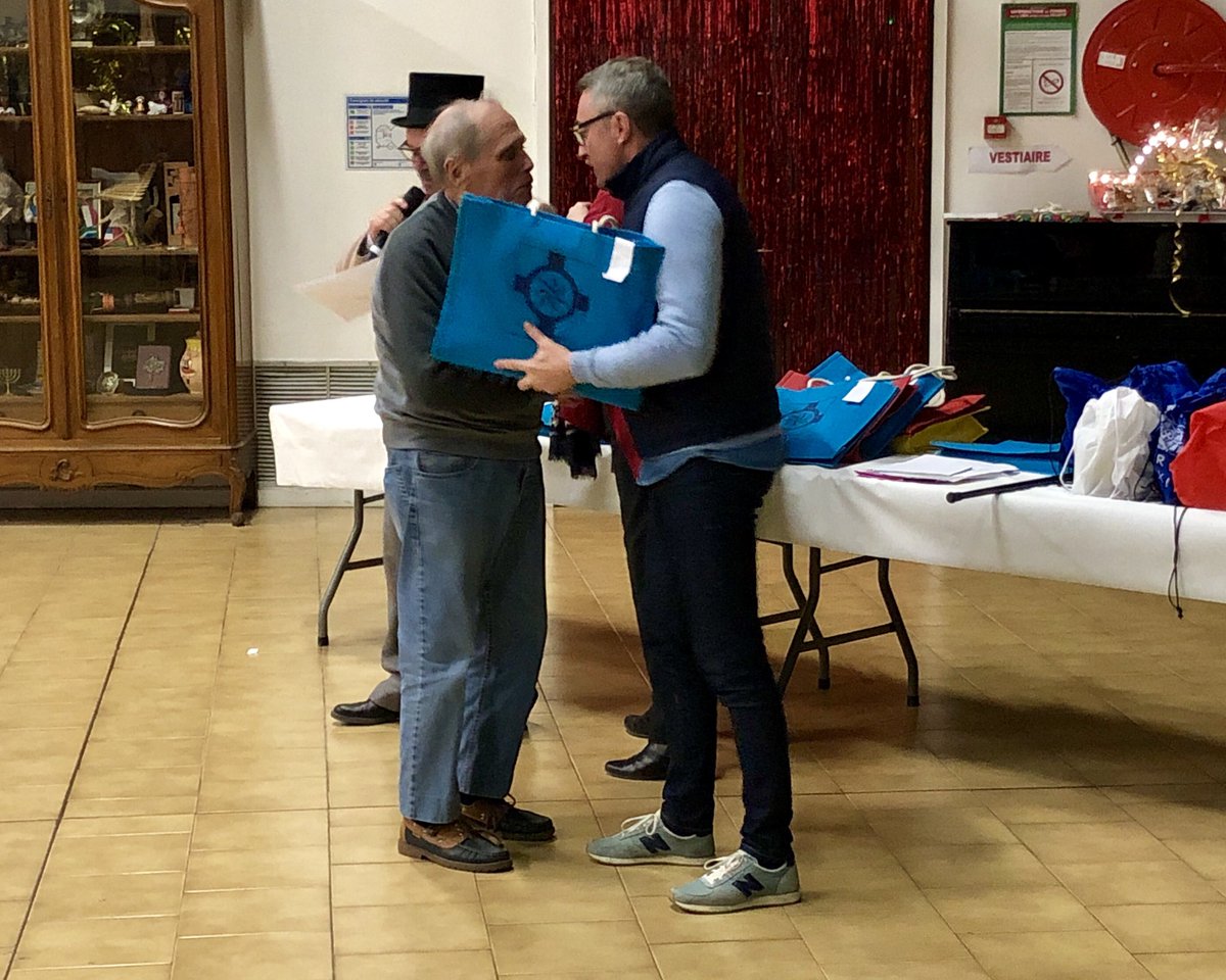 Je participais hier soir avec <a href="/Dangiosandrine/">Sandrine D'Angio</a> et <a href="/Stephane_Ravier/">Stéphane Ravier</a> à la remise des prix du concours de #crèches du <a href="/RoudeletFelibre/">Roudelet Felibren</a> . Un immense bravo à tous ces bénévoles qui ne ménagent pas leur énergie pour faire vivre nos traditions. 👏🏻