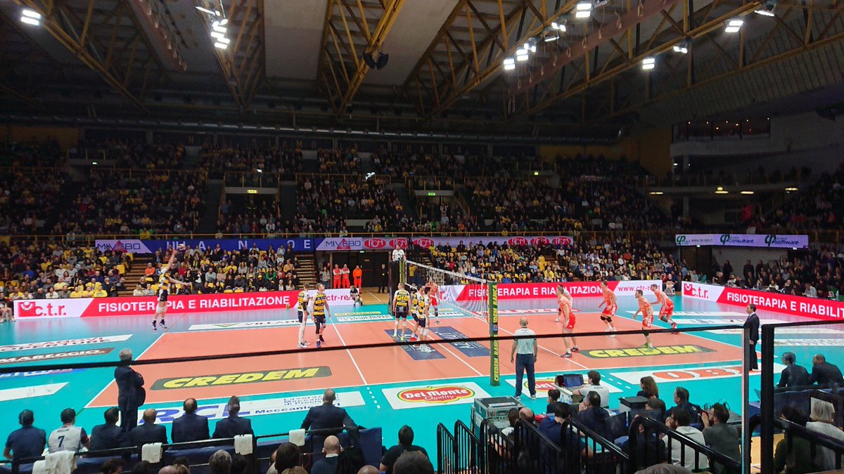 paperone84's tweet image. #ModenaRavenna #noisiamolasquadra (@ Palazzetto dello sport "Giuseppe Panini" (PalaPanini) in Modena, Emilia Romagna) swarmapp.com/c/ixVYzhqWLd9