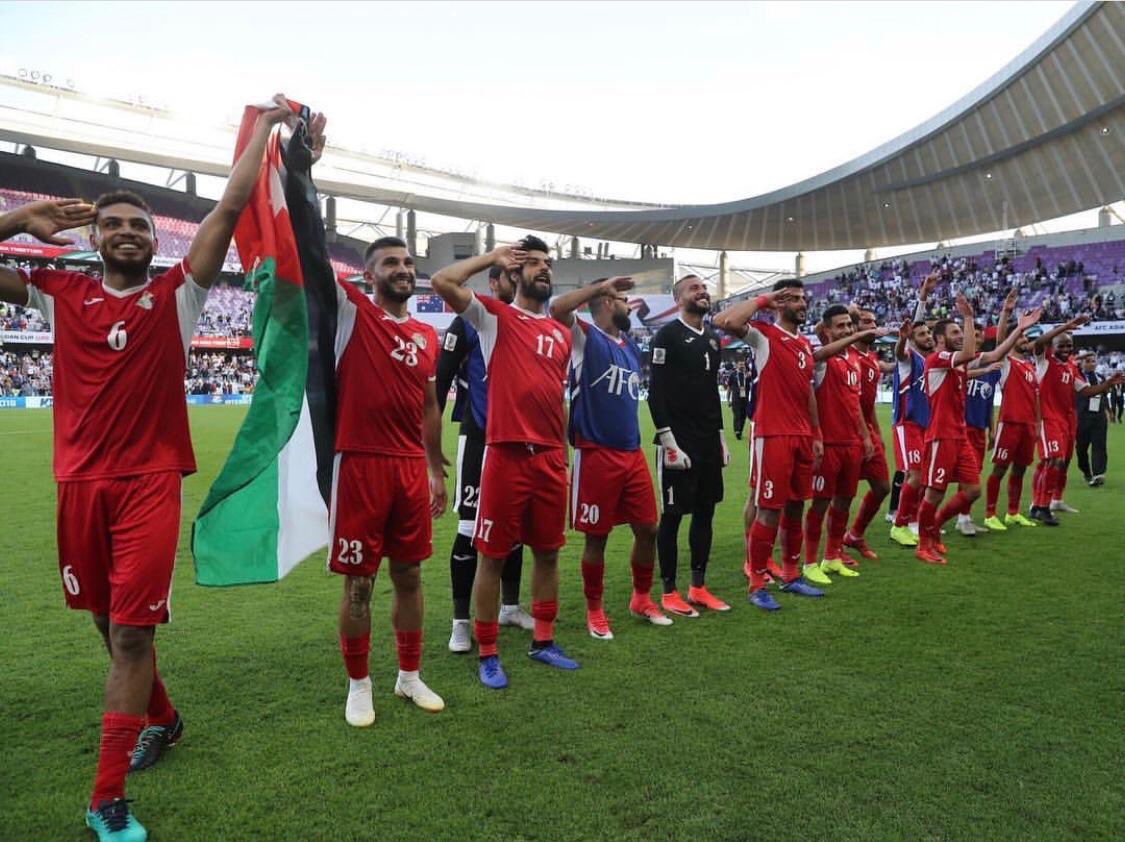 MakramQueisi's tweet photo. #الأردنيين #النشامى يفوزون بجدارة على منتخب أستراليا ويرفعون العلم العالي. 
ويسطرون أيضاً درساً بحضاريتهم وأخلاقهم الرفيعة. 
#النشامى_في_اسيا
⁧#نشامى_المنتخب_الوطني⁩ ⁧#بطولة_كأس_اسيا_٢٠١٩⁩ 
#حب_الأردن https://t.co/1k88jDYxMS