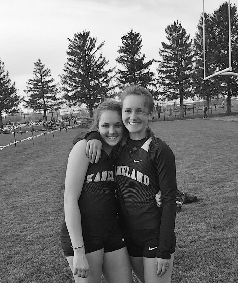 megannweber's tweet photo. Happy 18th Birthdag @linsey_turner !!🎈🎉 I hope you have a great day!!!!⚡️ https://t.co/k4J2mMQgWt