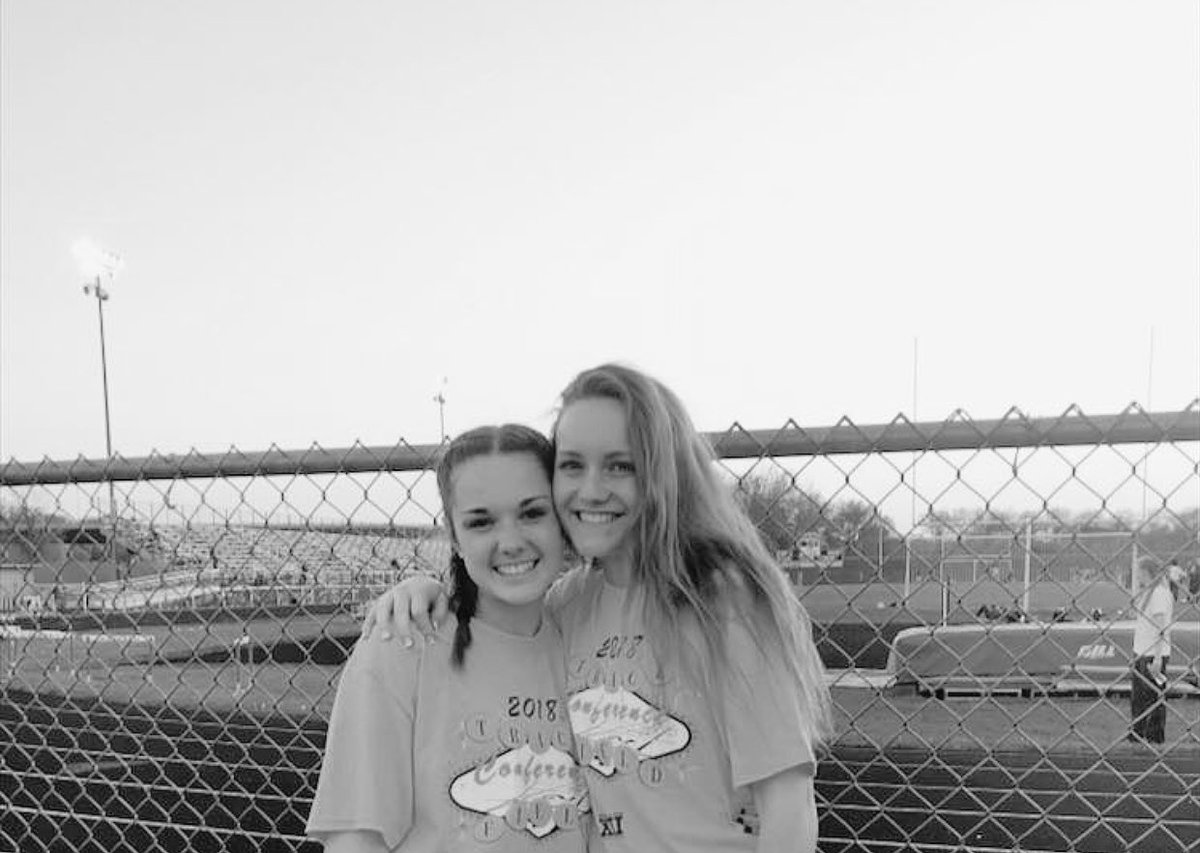 megannweber's tweet photo. Happy 18th Birthdag @linsey_turner !!🎈🎉 I hope you have a great day!!!!⚡️ https://t.co/k4J2mMQgWt