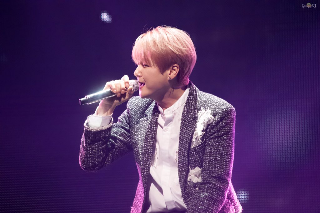 Geng_AJ's tweet photo. 181231 HYESUNG 

THE YEAR's JOURNEY 

PART.4

#SHINHYESUNG #SHINHWA 
#신혜성 #신화 https://t.co/ZsqZnYcxZg