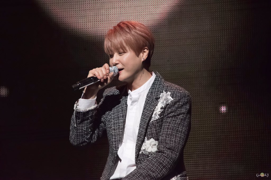 Geng_AJ's tweet photo. 181231 HYESUNG 

THE YEAR's JOURNEY 

PART.4

#SHINHYESUNG #SHINHWA 
#신혜성 #신화 https://t.co/ZsqZnYcxZg