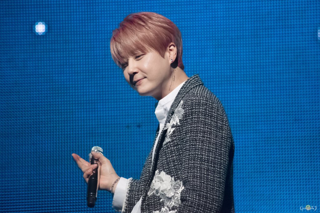 Geng_AJ's tweet photo. 181231 HYESUNG 

THE YEAR's JOURNEY 

PART.5

#SHINHYESUNG #SHINHWA 
#신혜성 #신화 https://t.co/vStOF9UBbP