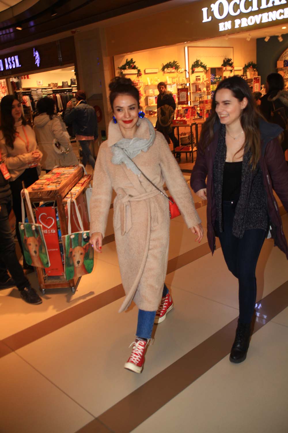 songul oden fan on twitter songul oden umutsuz ev kadinlari nda kizini oynayan ece hakim le bulustu songuloden songuloden ecehakim umutsuzevkadinlari umutsuzevkadinlari https t co i0gbcipqt3 twitter