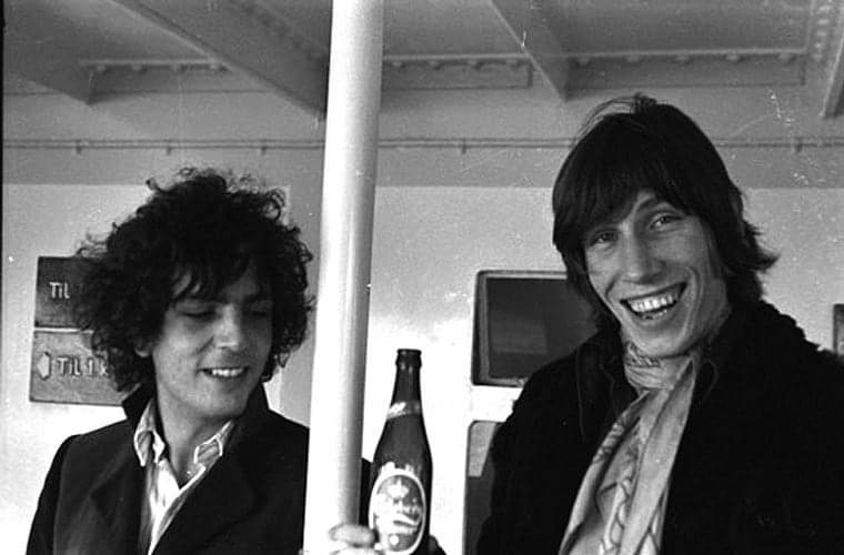 TheSydBarrett's tweet image. Happy Birthday Syd!

"Hendrix was a perfect guitarist. And that's all I wanted to do as a kid. Play a guitar properly and jump around." - Syd Barrett #PinkFloyd