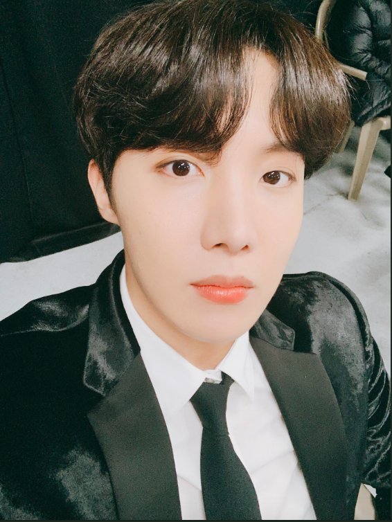 galacticjk's tweet photo. day 6 continued.
the last hobi selfie.
worldwide handsome blessed.
#sugaselca time omg.
and our cutie v really out there curing my stress and acne i love him.
we will always cheer for you @BTS_twt !
fighting!
💜 https://t.co/CvX7blzHRc