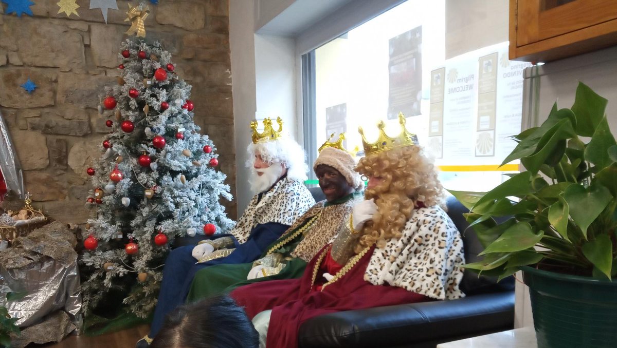 FraternidadFco's tweet photo. Los Reyes Magos en nuestra Fraternidad. Ilusión y vida compartida con todxs. https://t.co/QZy0yaGrlu