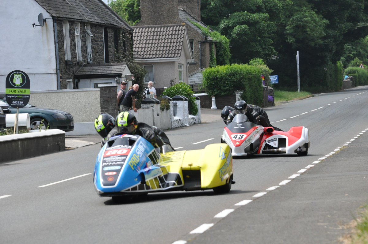 db64_david's tweet image. #SidecarTT #TT2018 #Sulby @Jon_3_roads @MotofestIOMTT @moto_republic @ILoveTheIOM @CMauto66 @Gilo46 @ArcherHeulwen  @pureroadracing @irishroadracing @RoadRacingCore @MotoSponsor @stevethomas444 @StevieRRN @LivingRoadRaces @biker_group1  @IomTT2017  @sliceandserve