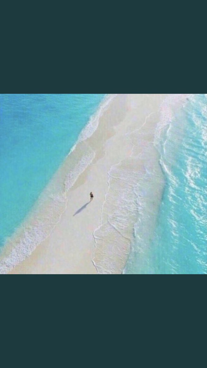 sh74n_'s tweet photo. هذا ممشى بالمالديف بس أعرف حظي لو أنا أمشي فيه راح يصير فيني مثل ما صار بفرعوون😂💔 https://t.co/1ZBOJ7GK5c