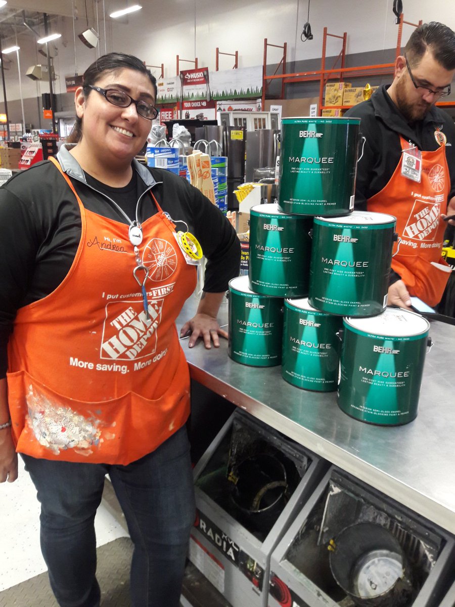 Andrea with a nice marquee order to start the day 😁😎