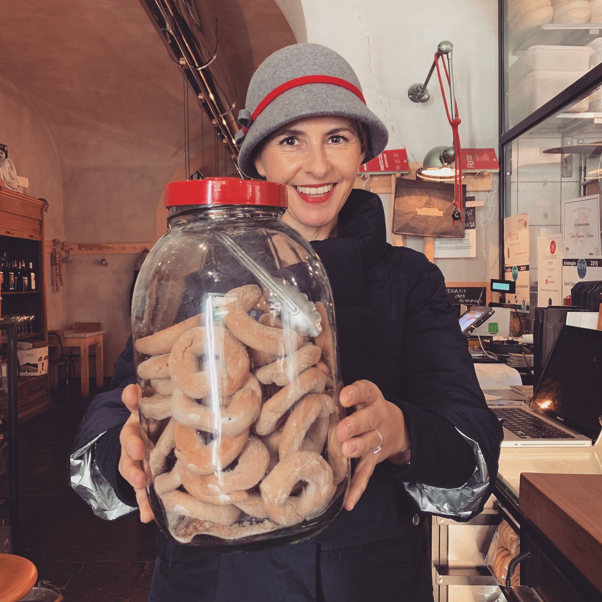 nerinadinunzio's tweet photo. Bellissima mattinata con #federicoprodon a provare bar e pasticcerie a #Roma 

Un duro lavoro che qualcuno deve pur fare o no?! 

Fede ti voglio bene! @FProdon 

#pasticcere #pasticceria #bar #colazione #foodconfidential https://t.co/ZyseTjgCzq